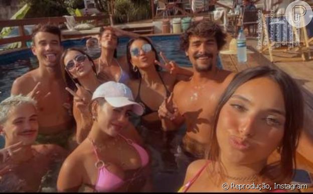 Mariana Rios curte piscina com Bruno Montaleone após negar beijo em ator