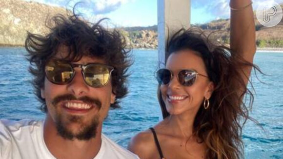 Mariana Rios curtiu passeio de barco com Bruno Montaleone