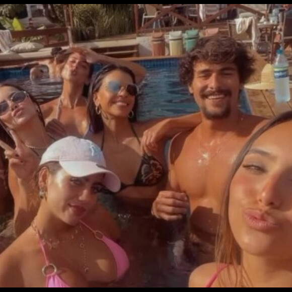 Mariana Rios não desgrudou de Bruno Montaleone durante sua passagem por Fernando de Noronha