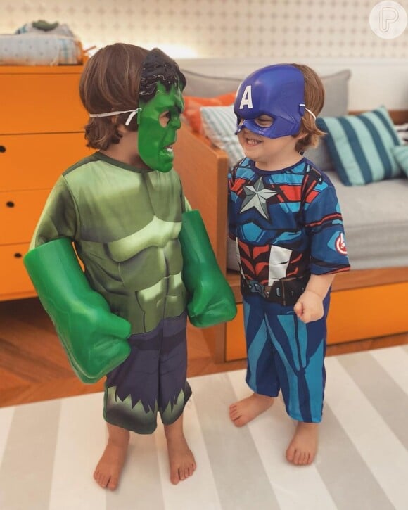 Filhos de Thales Bretas se fantasiam de super-heróis