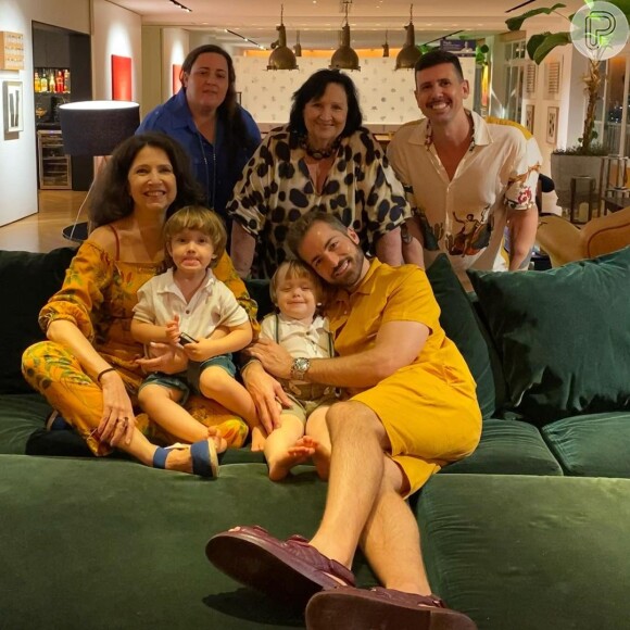 Thales Bretas passa Réveillon com os filhos na casa da mãe de Paulo Gustavo
