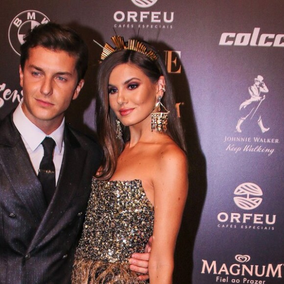 No 'Faustão na Band', Camila Queiroz revelou que o primeiro 'eu te amo' de Klebber Toledo aconteceu em um baile funk 