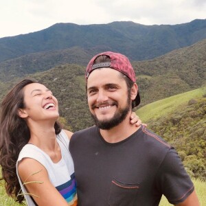 Yanna Lavigne e Bruno Gissoni saíram do campo e foram para a cidade na reta final da gravidez