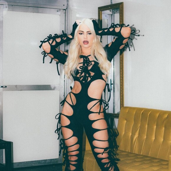 Luísa Sonza divulga, atualmente, o single 'Anaconda'