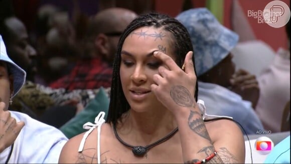 Linn da Quebrada contou porque fez a tatuagem 'Ela' em sua testa