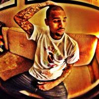 Chris Brown apaga conta do Twitter depois de discutir com comediante