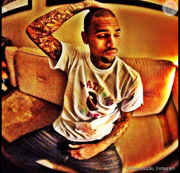 Chris Brown apaga conta do Twitter depois de discutir com
