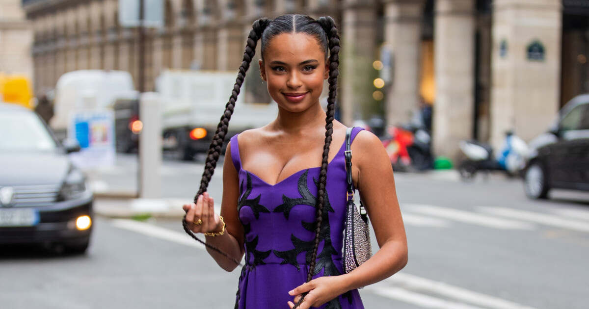 Tendência de Penteado para Cabelo Cacheado 2022. Veja mais de 140