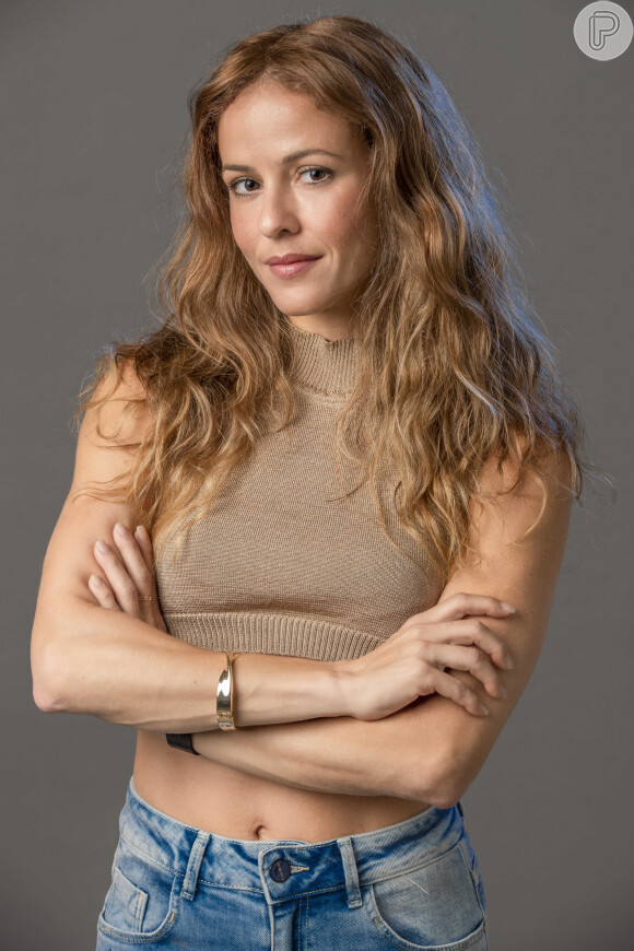 Bárbara (Alinne Moraes) criou perfil fake em site de namoro para Érica (Fernanda de Freitas) na novela 'Um Lugar ao Sol'