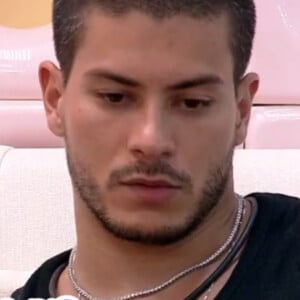 Arthur Aguiar revelou no 'BBB 22' que não levou roupas e objetos que remetessem à Mayra Cardi para não sentir saudade