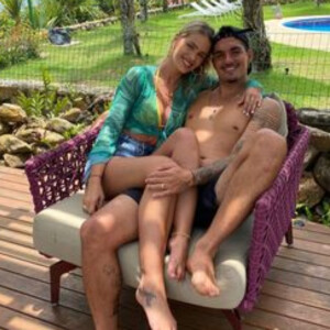 Yasmin Brunet e Gabriel Medina, apesar da separação só ter sido confirmada agora, colocaram a casa à venda há pelo menos dois meses