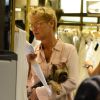 Xuxa passeia em shopping no Rio com o cachorrinho, Dudu, nos braços, nesta quinta-feira, 4 de dezembro de 2014