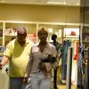 Xuxa passeia em shopping no Rio com o cachorrinho, Dudu, nos braços