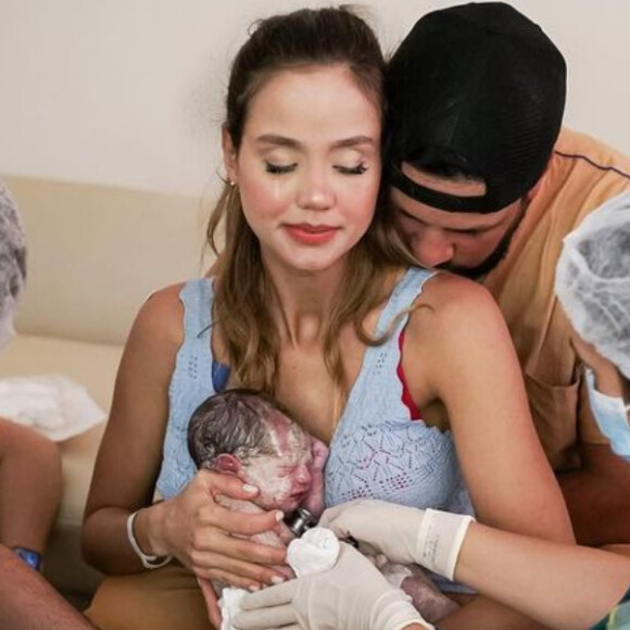 Biah Rodrigues anunciou o nascimento da filha em novembro, e explicou que menina nasceu de um parto normal