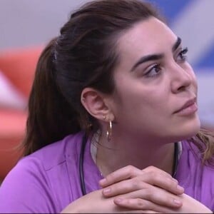 Naiara Azevedo prometeu agitar o 'BBB 22' se voltar do Paredão: 'Saio jogando a gasolina nessa porta rosa aí e já ascendo o isqueiro'