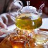 O chá verde é indicado para quem quer prevenir câncer: bebida contém ativos que combatem células cancerígenas.