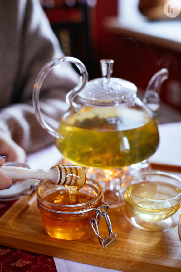 O chá verde é indicado para quem quer prevenir câncer: bebida contém ativos que combatem células cancerígenas.