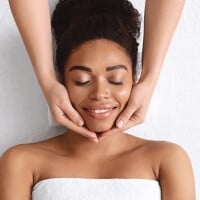Limpeza de pele no verão: tratamento diminui oleosidade, ameniza acne e dá mais viço ao rosto