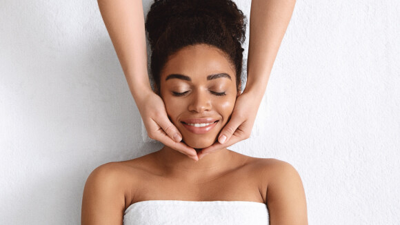Limpeza de pele no verão: tratamento diminui oleosidade, ameniza acne e dá mais viço ao rosto