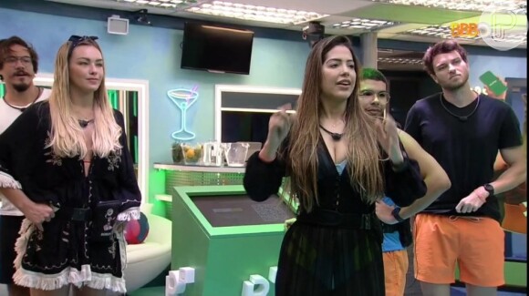 Em conversa com Laís, Bárbara e Eli, do 'BBB 22', Pedro Scooby argumentou a favor de Douglas Silva e o defendeu das críticas feitas pelos brothers a ele durante a dinâmica