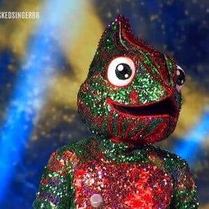 'The Masked Singer': a apresentação do Camaleão foi tão aplaudida que teve gente associando a fantasia ao cantor Justin Bieber