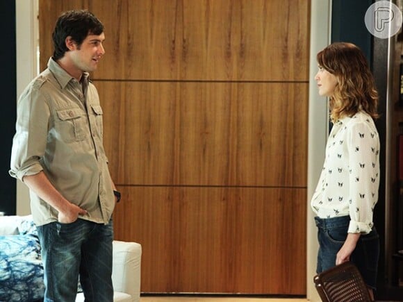 Laura (Nathalia Dill) procura Caíque (Sergio Guizé) e ele tenta se justificar em relação ao acontecido, em 'Alto Astral'