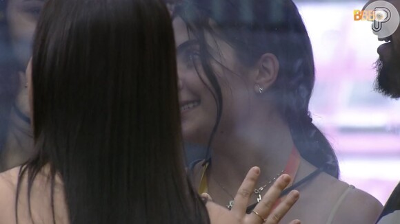 'BBB 22': Larissa, da Casa de Vidro, fez questão de cobrar de Jade Picon uma cena que o público aguarda ansiosamente: o beijo com Paulo André