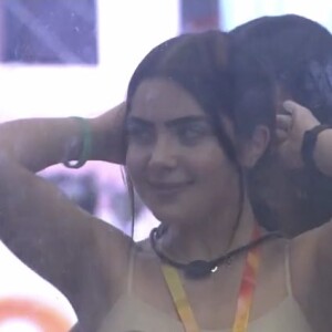 'BBB 22': Jade Picon deu uma risada desconfortável e negou que já tenha beijado Paulo André