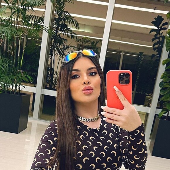 Gkay divertiu os internautas ao revelar que está com medo de convidar os participantes do 'BBB 22' para a próxima edição da 'Farofa'