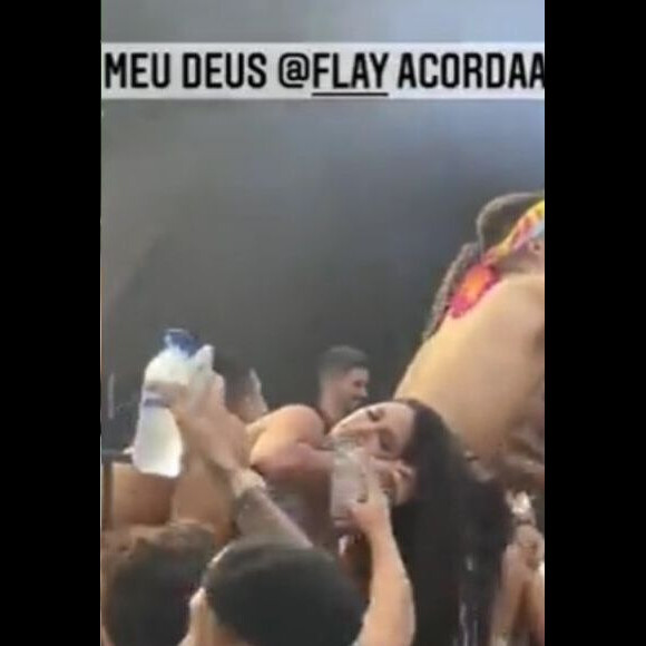 Farofa da Gkay: do BBB 20, Flay foi flagrada dormindo no meio da festa