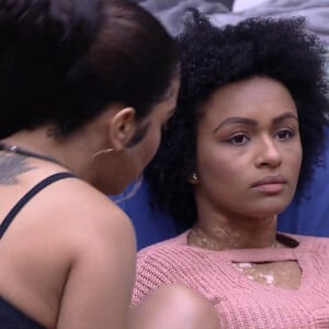 'BBB 22': Maria pediu desculpas para Natália no Quarto Grunge após tê-la agredido com balde