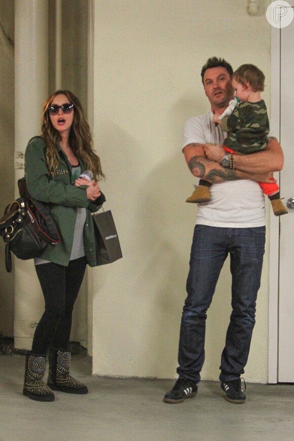 Megan Fox com o marido e o filho mais velho, Noah, durante sua segunda gravidez
