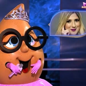 Jurados do 'The Masked Singer' citam Dani Calabresa ao tentar adivinhar quem estaria por baixo da roupa de Coxinha