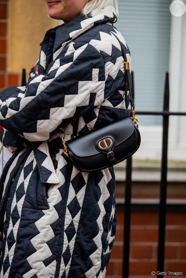 Na London Fashion Week, a bolsa baguette apareceu em vários looks de apaixonadas por moda