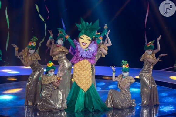 'The Masked Singer' especial de Carnaval: Tatá Werneck se veste de Carmen Miranda, cantora que costuma ser referenciada pela competidora Abacaxi