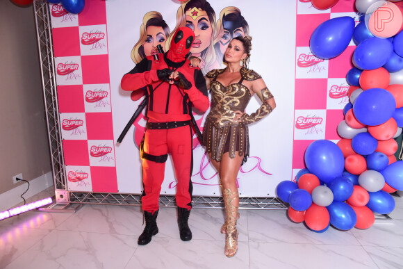 Dani Souza com o marido, Dentinho, na festa de 27 anos da cantora Lexa
