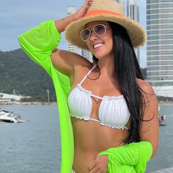 Graciele Lacerda costuma ser referência em moda praia, já que exibe o corpo escultural em vários modelos de biquíni nas redes sociais