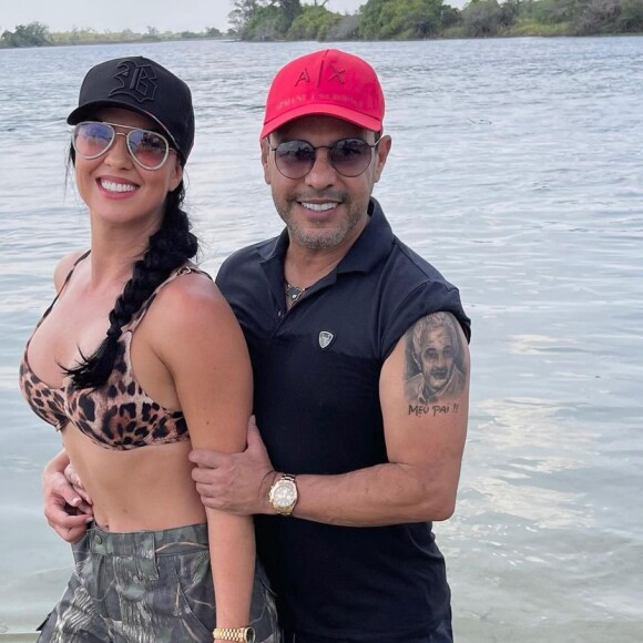 Graciele Lacerda ganhou elogio de Zezé Di Camargo ao posar de biquíni, e internautas fizeram coro ao comentário do sertanejo