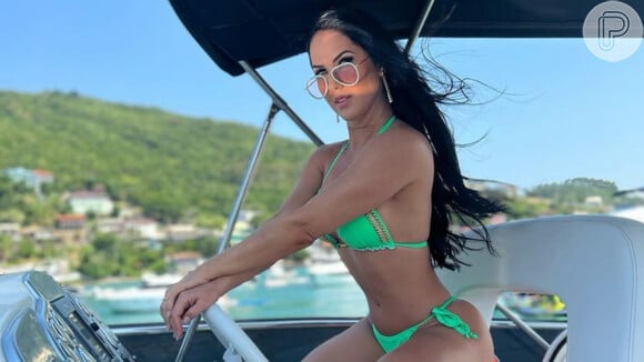 Graciele Lacerda exibe corpo com biquíni verde neon e ganha elogio de Zezé Di Camargo nas redes sociais