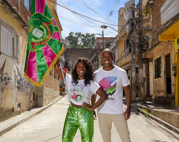 É Trend! Especial Carnaval: Coleção da Reserva em parceria com Mangueira tem lucro para comunidade