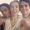 Sophia Abrahão voltou a gravar a novela 'Alto Astral' nesta segunda-feira, 8 de dezembro de 2014, após suspeita de catapora. A atriz postou a foto ao lado de Adriana Prado e Fábio Audi no Instagram