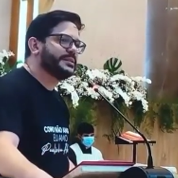 Missa de 7º Dia de Paulinha Abelha: Bell Oliver relembrou a relação da cantora com o pai. 'Sonhava tanto em ser mãe que Deus fez com que fosse mãe do próprio pai'