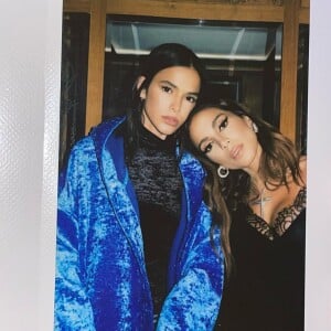 Anitta e Bruna Marquezine posaram juntas em Paris