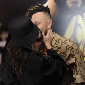 Fred trocou beijos com a mulher, Bianca Andrade, na noite especial