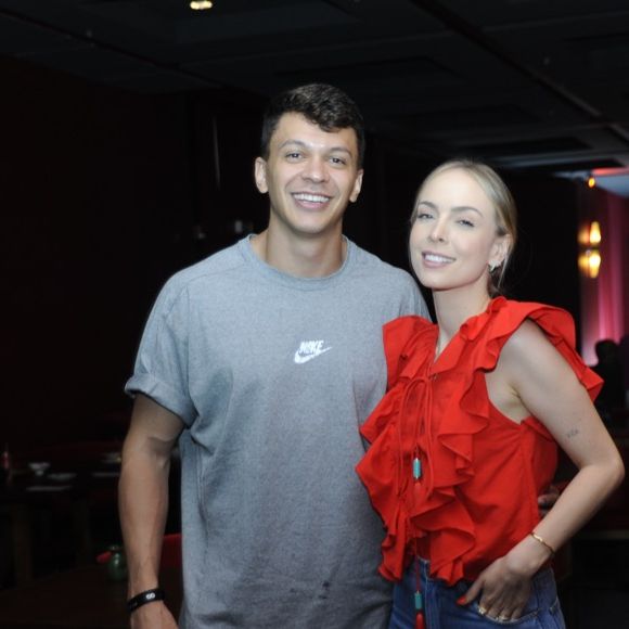 Júlio Cocielo com a mulher, Tata Estanieki, no evento