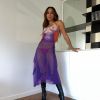 Anitta ousou na legenda da foto usando vestido transparente, mandando 'recado'