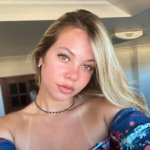 Céu Oliveira continua seguindo Adriano nas redes sociais