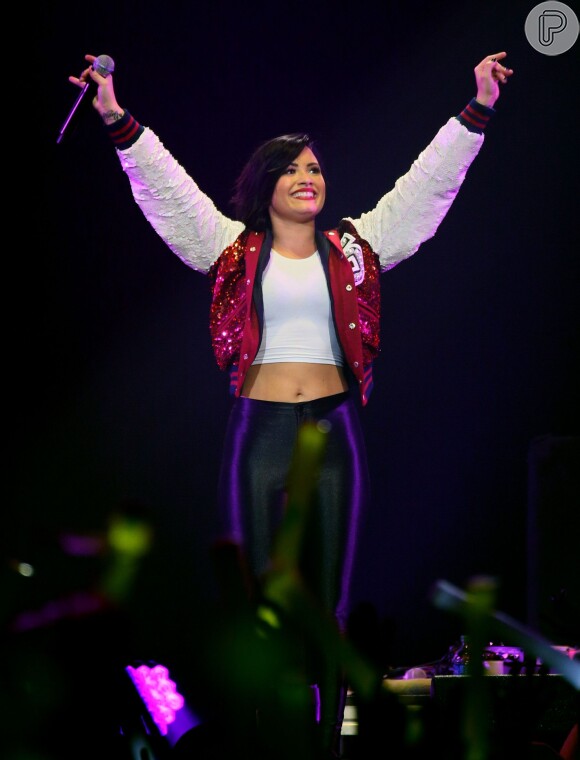 Demi Lovato se apresenta no Jingle Ball 2014, em 8 de dezembro de 2014