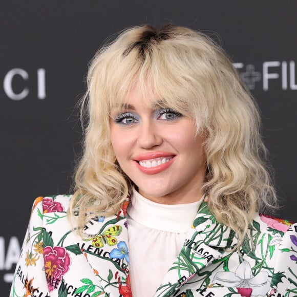 Miley Cyrus: festival que cantora se apresentaria no Paraguai foi cancelado devido às tempestades