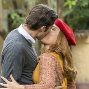 Na novela 'Além da Ilusão', Isadora (Larissa Manoela) e Davi (Rafael Vitti) já se beijaram